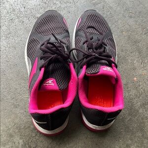 Reebok Women's Black and Pink Running Shoes